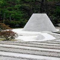 Сад храма Гинкакудзи (Серебряный павильон) в Киото