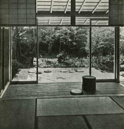 Сутэми Хоригути. Отель «Хассокан» в Нагоя. Вид из интерьера в сад. 1953