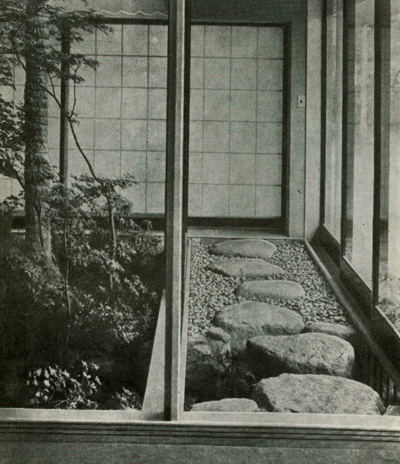 Исойя Ёсида. Внутренний дворик жилого дома в Токио. 1950-е гг.