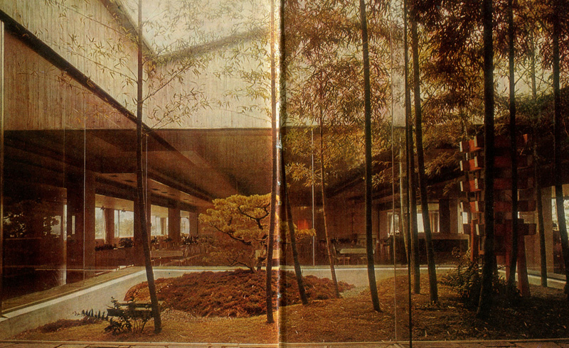 Киёнорэ Кикутакэ. Новое крыло отеля «Токоэн» в г. Енага. Внутренний дворик. 1972
