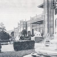 Вид террасы у Южного портала (со старинной почтовой открытки)
