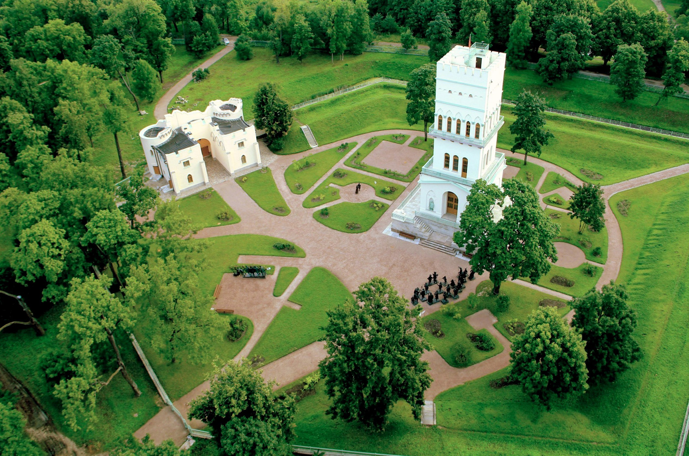 белая башня александровский парк