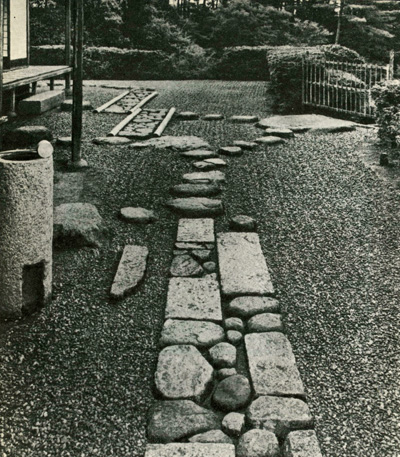 Сад Когэцу-тэй в Мацуэ. Дорожка у павильона для любования луной. 1790