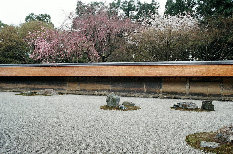 Японский сад. Сад храма Рёандзи в Киото. Ryoan-ji