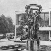Скульптурный фонтан перед театром. Мальмё. Швеция