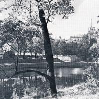 Гатчина. Вид на дворец и пристань со стороны озера