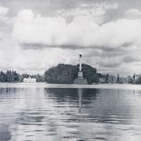 Царское Село. Чесменская колонна. Слева — грот, справа — Адмиралтейство