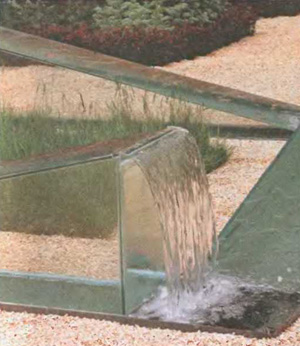 Каскад в «Неправильном саду», 2003. Цветочное шоу в Челси, Лондон, Великобритания